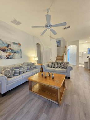 Gated, private pool, pool table, 8 miles to Disney, 21 miles to Universal, Wifi